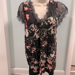 Daytrip lace floral top